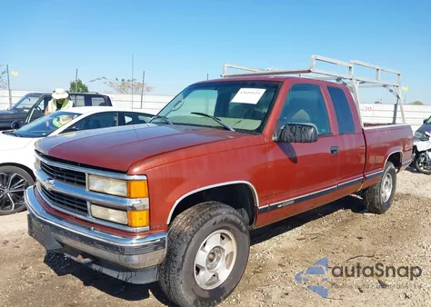 1998 Chevrolet K1500 Fleetside z USA, uszkodzony, nr VIN 1GCEK19M2WE205293